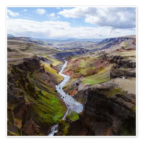 Aerial view of river and canyon, Iceland de Matteo Colombo