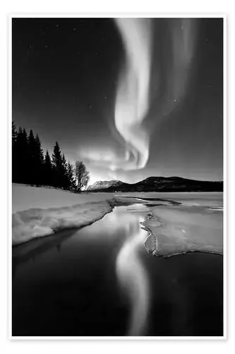 Aurora Boreal over en el lago Sandvannet en Noruega de Arild Heitmann Stocktrek Images