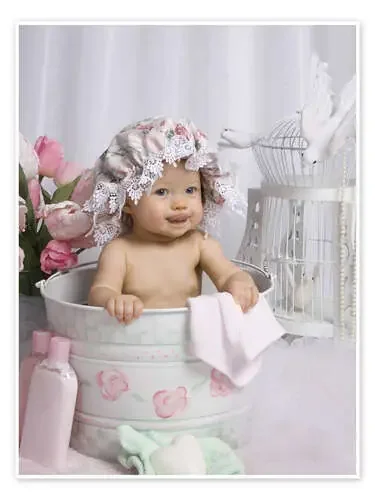 Baby in flowery bucket de Eva Freyss MGL Licensing