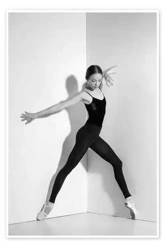 Bailarina posando en el estudio Editors Choice