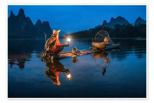 Chinese cormorant fisherman in front of karst landscape in Guilin, China de Jan Christopher Becke