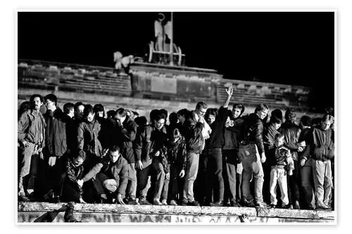 Crowd celebrating the opening of the border Bridgeman Images