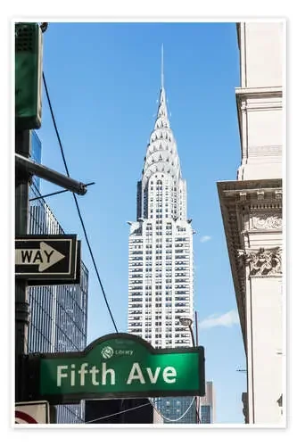 Crysler building and Fifth avenue sign, New York city, USA de Matteo Colombo