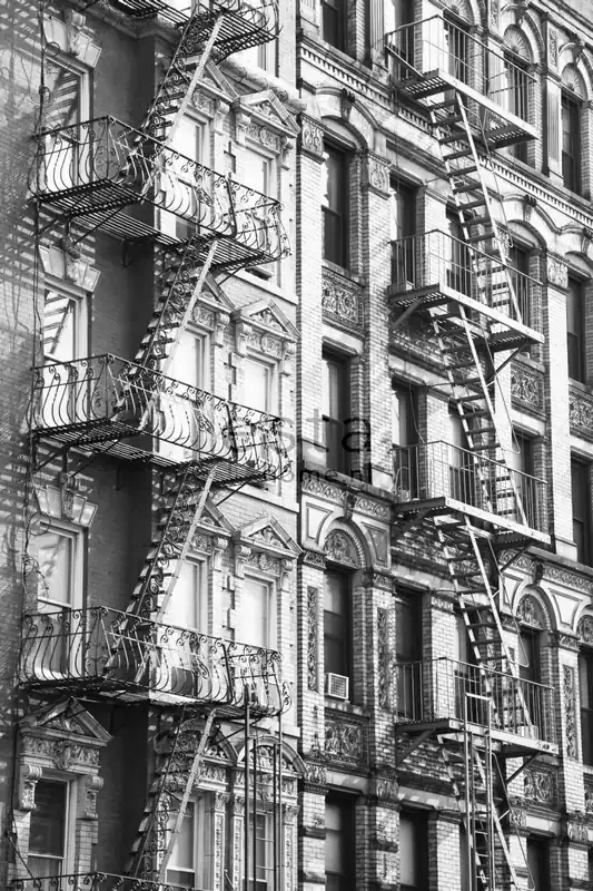 fotomural escalera de incendios negro y blanco de ESTAhome – 157709