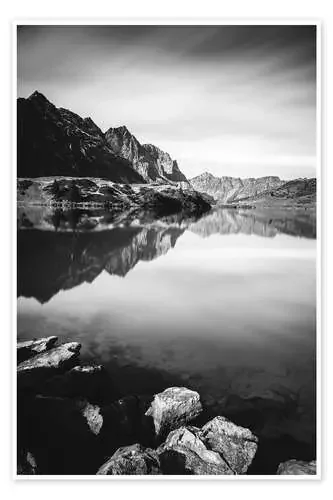 Long exposure of mountains at Trüebsee mountain lake above Engelberg, Switzerland de Peter Wey