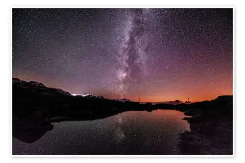 Nightscape at small mountain lake at Legler mountain hut with galaxy Glarus, Switzerland de Peter Wey