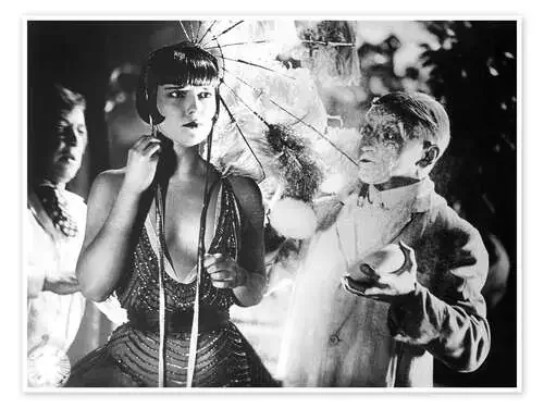 PANDORA‘S BOX, Louise Brooks (center), 1929 Everett Collection