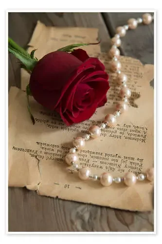 Red rose, pearls and letter de Jaroslaw Blaminsky