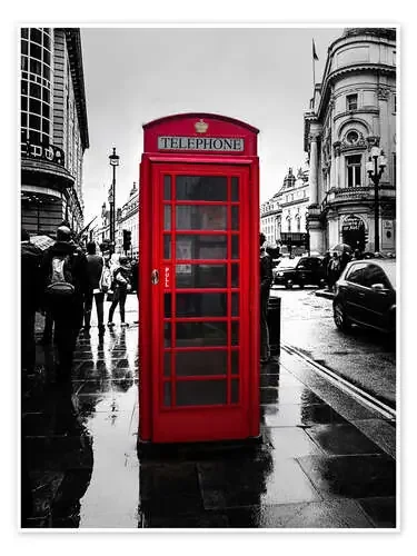 Red telephone booth in London de Edith Albuschat