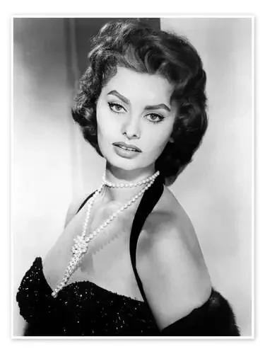 Sophia Loren with Pearl Necklace Everett Collection