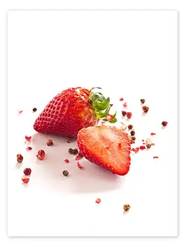 Strawberries with red peppercorns de Edith Albuschat