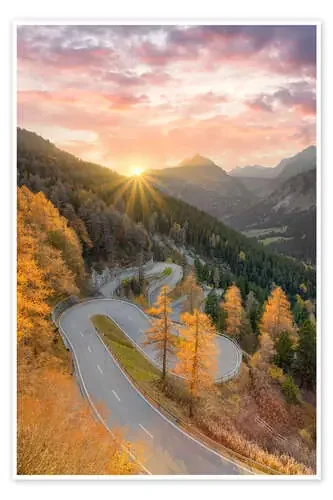 Sunset at the Maloja Pass in Switzerland de Michael Valjak