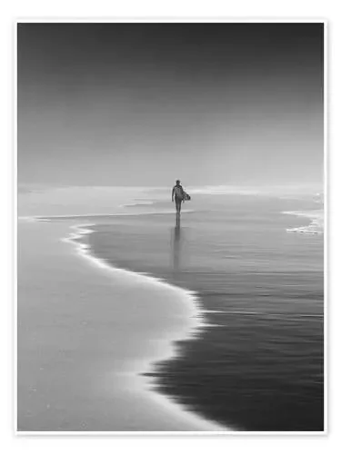 Surfista solitario en la playa de Alex Saberi
