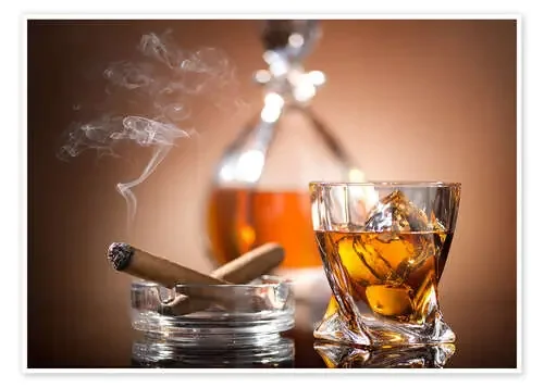 Vaso de whisky y puro Editors Choice