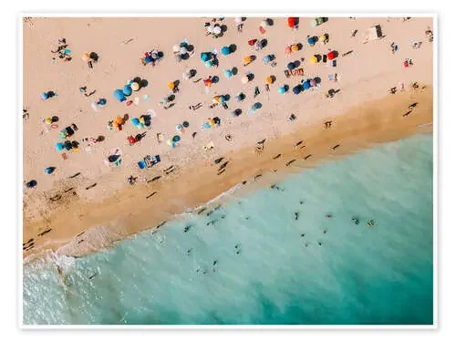 Veraneantes en la playa en Lagos, Portugal de Radu Bercan