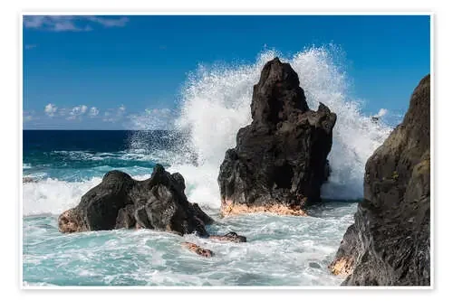 Waves breaking at a Rock on La Reunion de Markus Ulrich